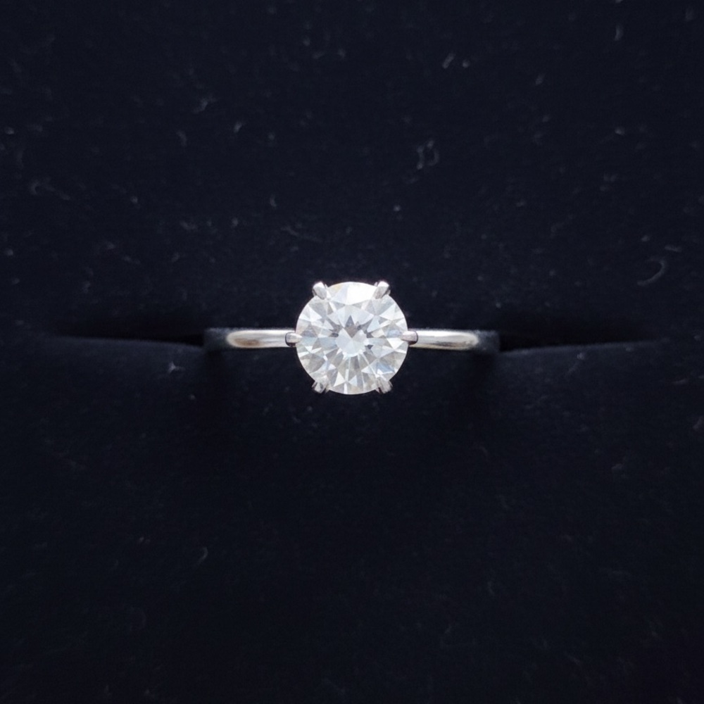 Elegant Silver 2ct moissanite Diamond Ring